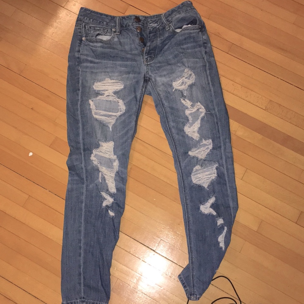 American eagle distressed tom-girl jeans
